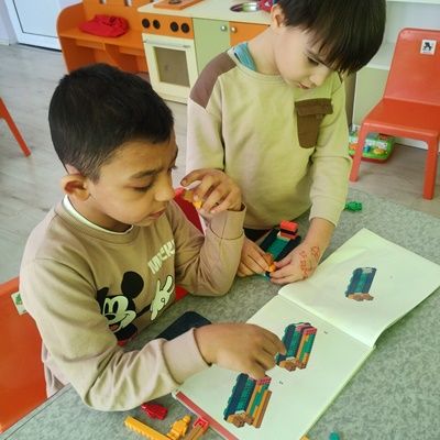 Тема: "Танцово парти на тъмно" - ДГ Първи юни - Партизани